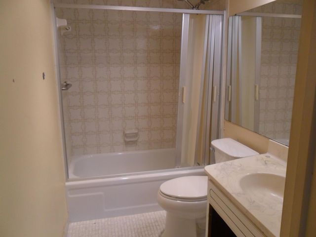 9420 S Hollybrook Lake Drive 105, Pembroke Pines, FL 33025