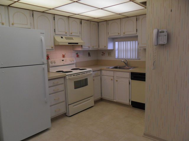 9420 S Hollybrook Lake Drive 105, Pembroke Pines, FL 33025