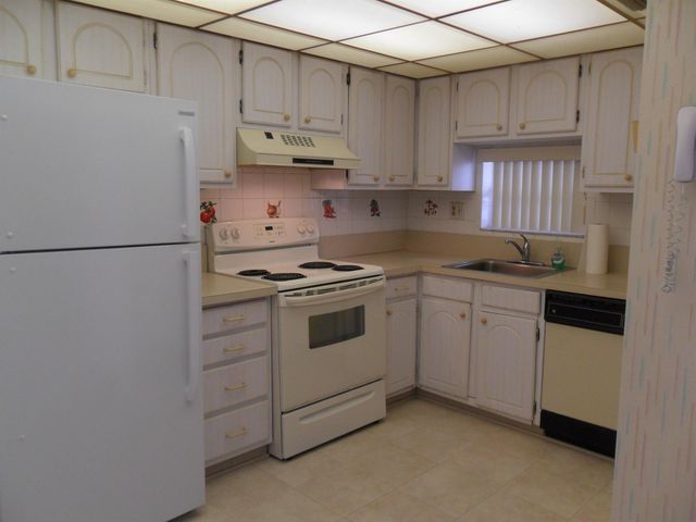 9420 S Hollybrook Lake Drive 105, Pembroke Pines, FL 33025