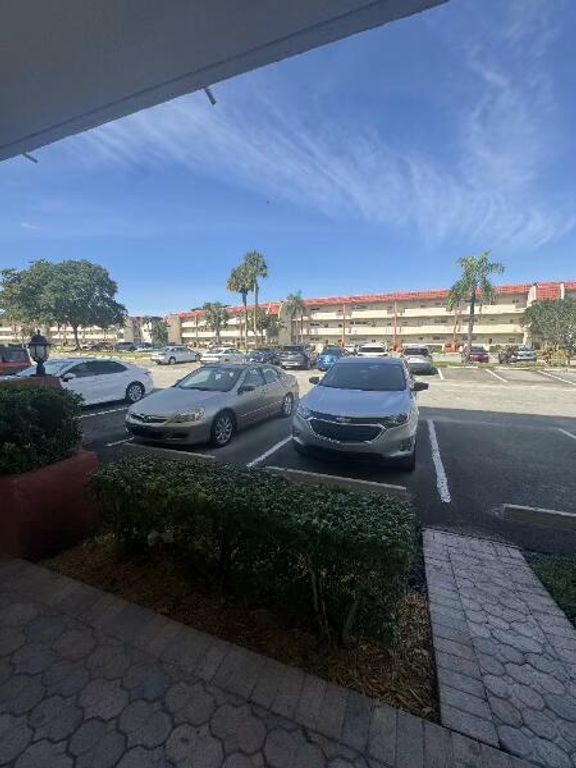 9420 S Hollybrook Lake Drive 105, Pembroke Pines, FL 33025