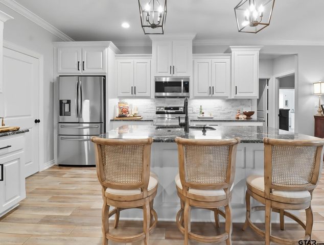 4501 Windsor Park Ln, Kilgore, TX 75662