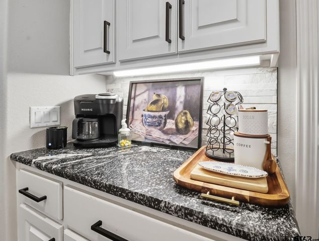 4501 Windsor Park Ln, Kilgore, TX 75662