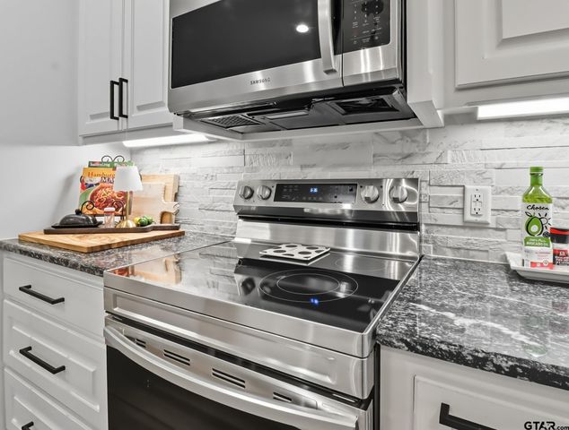 4501 Windsor Park Ln, Kilgore, TX 75662