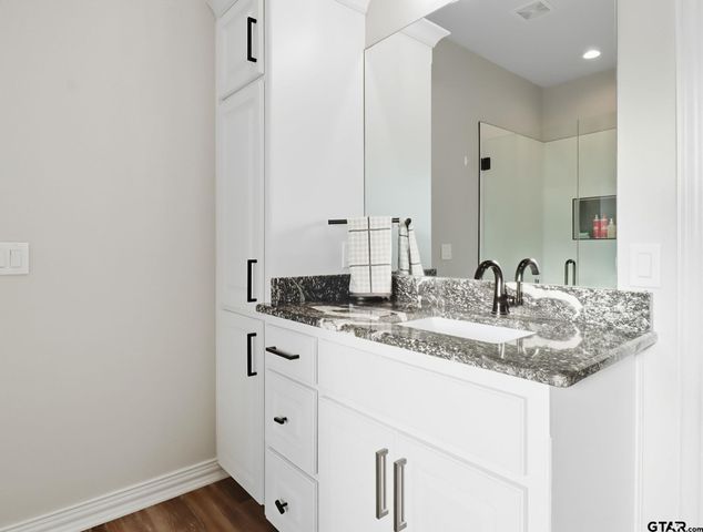 4501 Windsor Park Ln, Kilgore, TX 75662