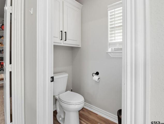 4501 Windsor Park Ln, Kilgore, TX 75662