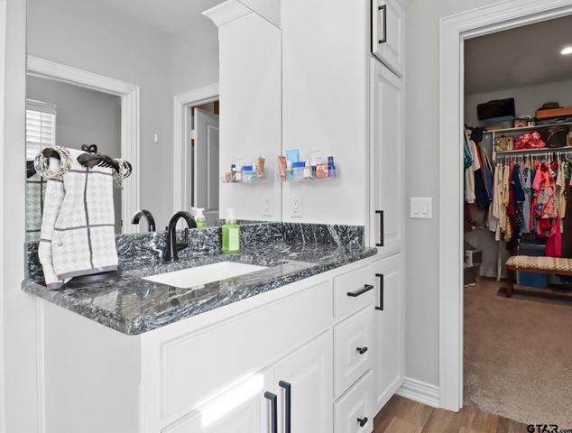 4501 Windsor Park Ln, Kilgore, TX 75662