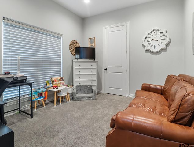 4501 Windsor Park Ln, Kilgore, TX 75662