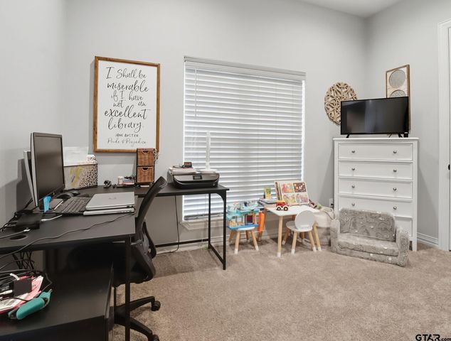 4501 Windsor Park Ln, Kilgore, TX 75662