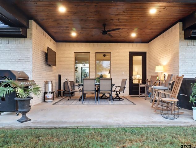 4501 Windsor Park Ln, Kilgore, TX 75662