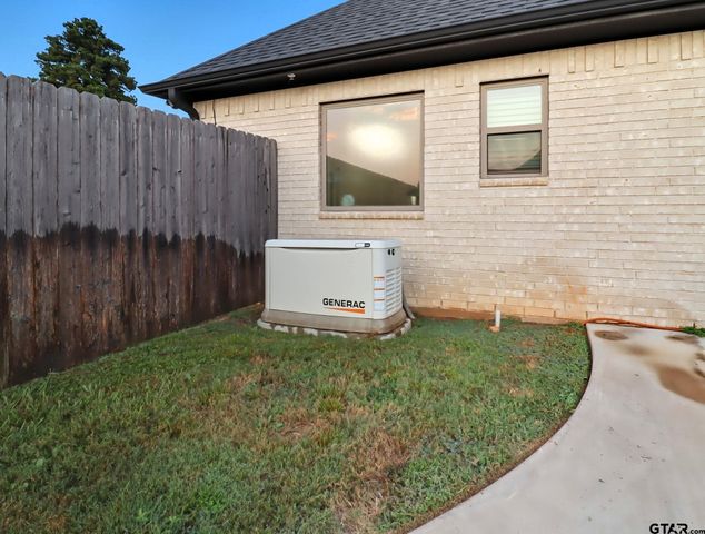 4501 Windsor Park Ln, Kilgore, TX 75662