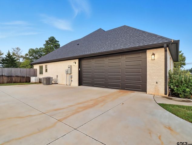 4501 Windsor Park Ln, Kilgore, TX 75662