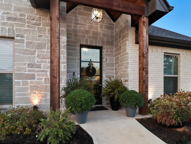 4501 Windsor Park Ln, Kilgore, TX 75662