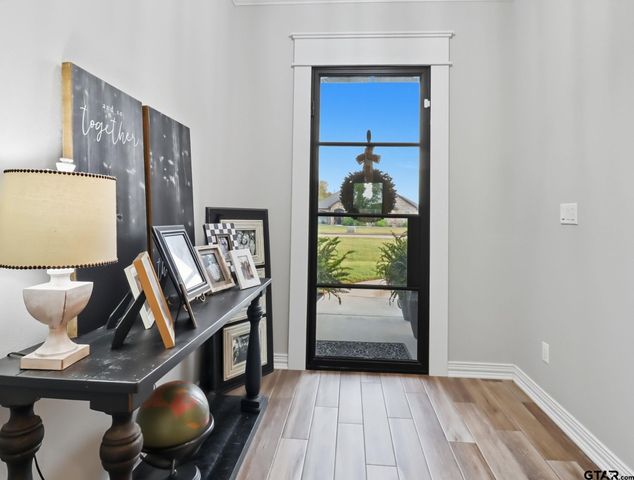 4501 Windsor Park Ln, Kilgore, TX 75662