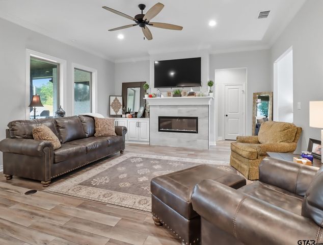 4501 Windsor Park Ln, Kilgore, TX 75662