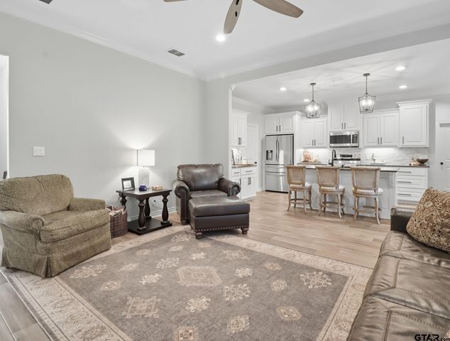 4501 Windsor Park Ln, Kilgore, TX 75662