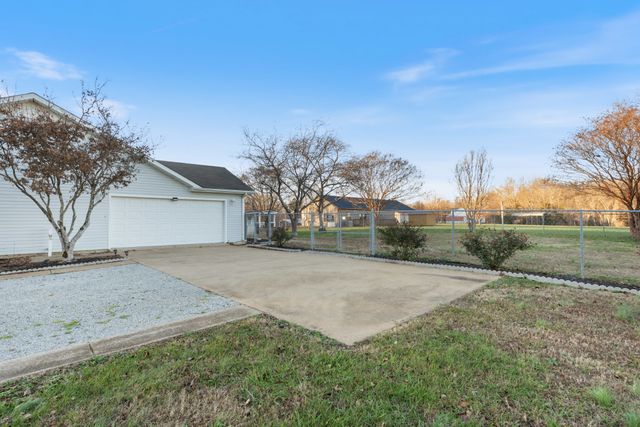 130 Osco Dr, Hohenwald, TN 38462