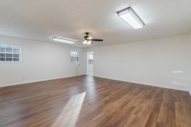 130 Osco Dr, Hohenwald, TN 38462