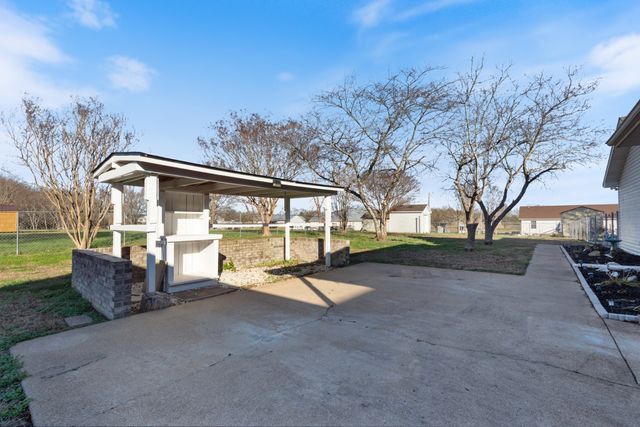 130 Osco Dr, Hohenwald, TN 38462