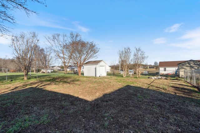 130 Osco Dr, Hohenwald, TN 38462