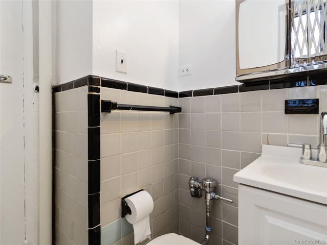 76-10 34th Avenue 1O, Jackson Heights, NY 11372