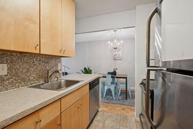 400 Groveland Avenue 910, Minneapolis, MN 55403