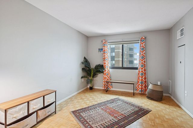 400 Groveland Avenue 910, Minneapolis, MN 55403