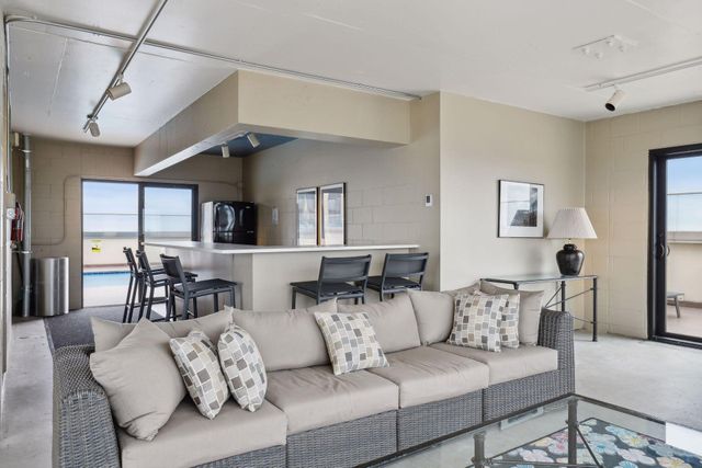 400 Groveland Avenue 910, Minneapolis, MN 55403