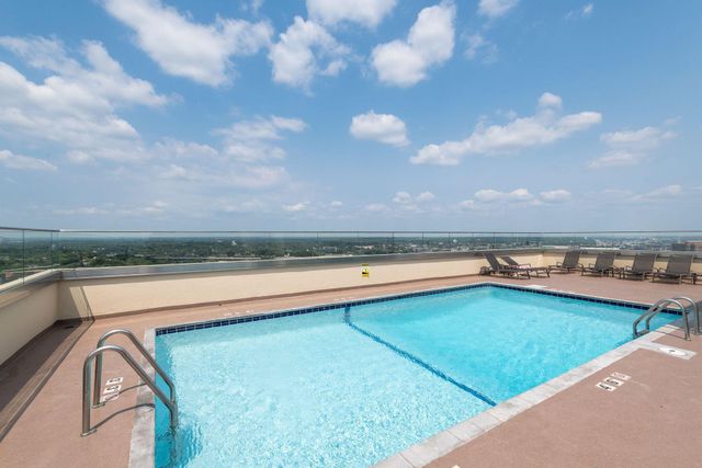 400 Groveland Avenue 910, Minneapolis, MN 55403