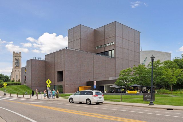 400 Groveland Avenue 910, Minneapolis, MN 55403