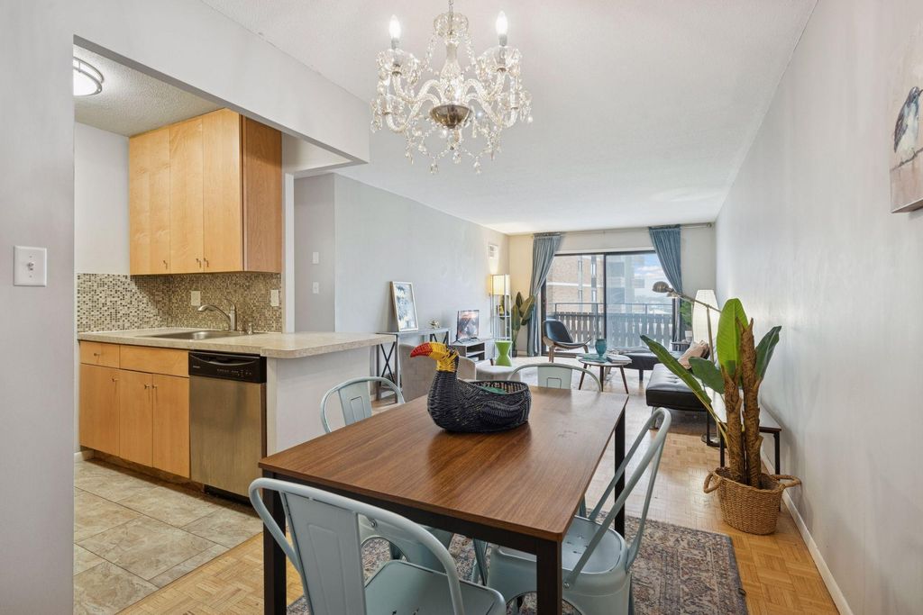 400 Groveland Avenue 910, Minneapolis, MN 55403