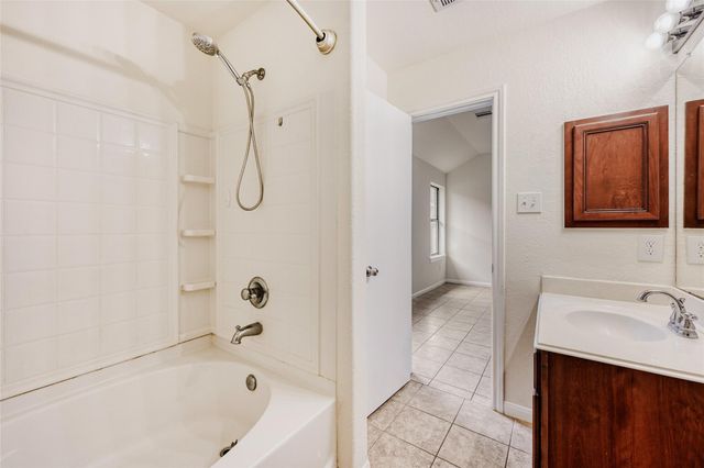 387 De Coster Boulevard, Alvin, TX 77511