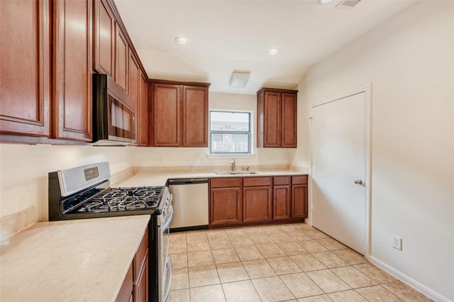 387 De Coster Boulevard, Alvin, TX 77511