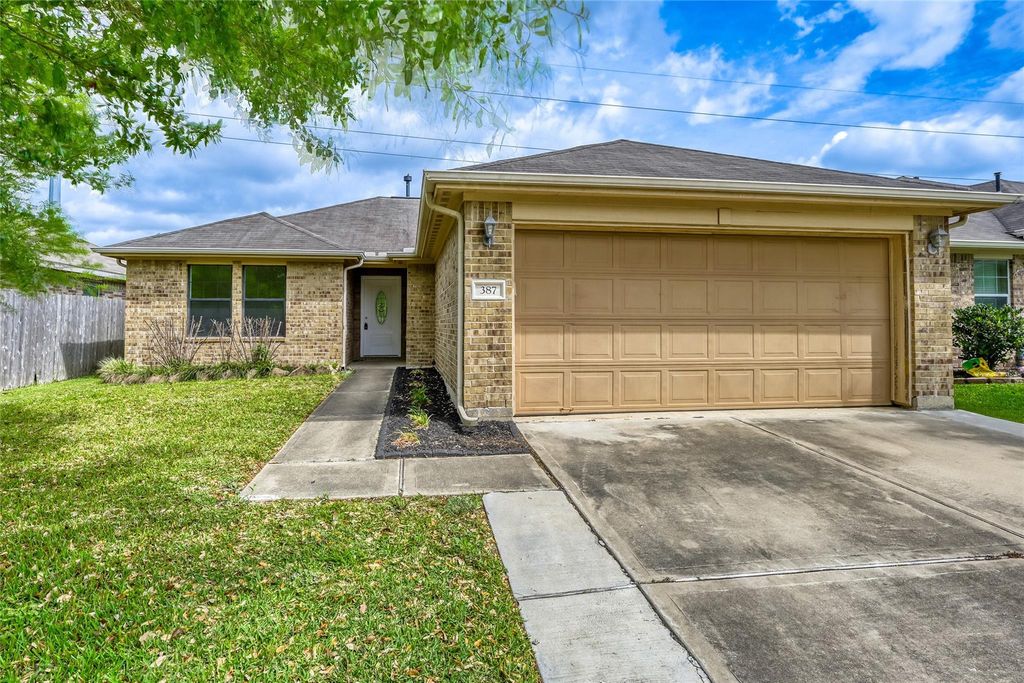 387 De Coster Boulevard, Alvin, TX 77511