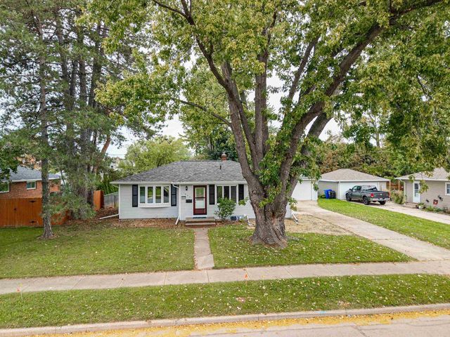 1630 E GLENDALE AVENUE, Appleton, WI 54911
