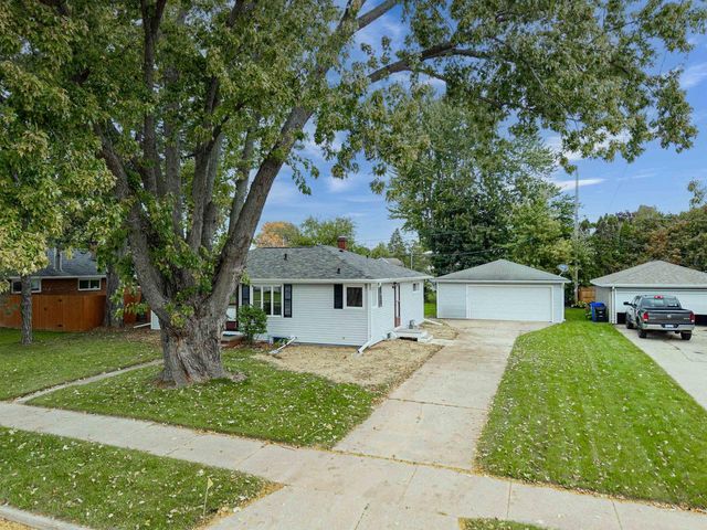 1630 E GLENDALE AVENUE, Appleton, WI 54911