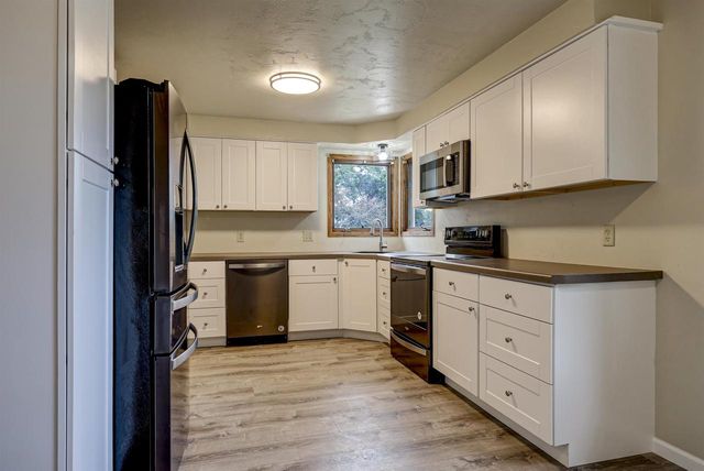 1630 E GLENDALE AVENUE, Appleton, WI 54911