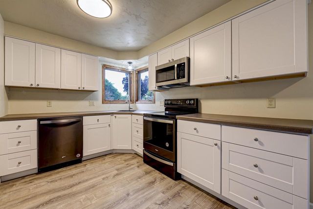 1630 E GLENDALE AVENUE, Appleton, WI 54911