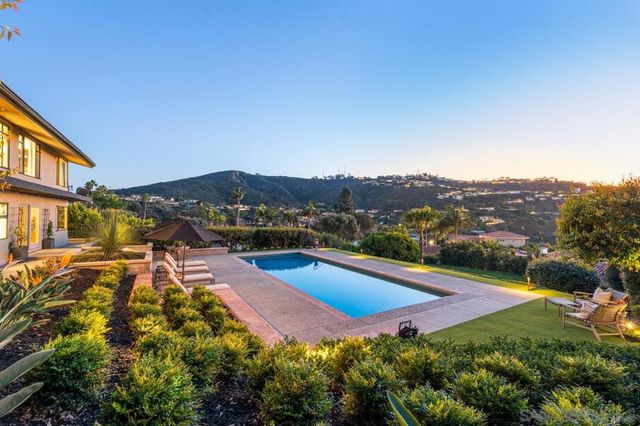 7846 Esterel Dr, La Jolla, CA 92037