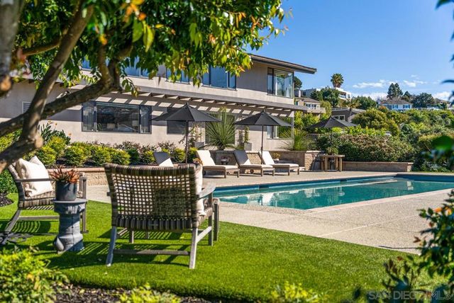 7846 Esterel Dr, La Jolla, CA 92037