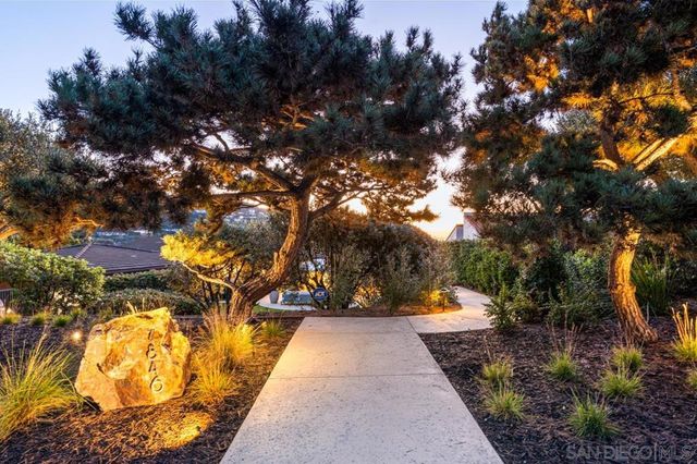 7846 Esterel Dr, La Jolla, CA 92037