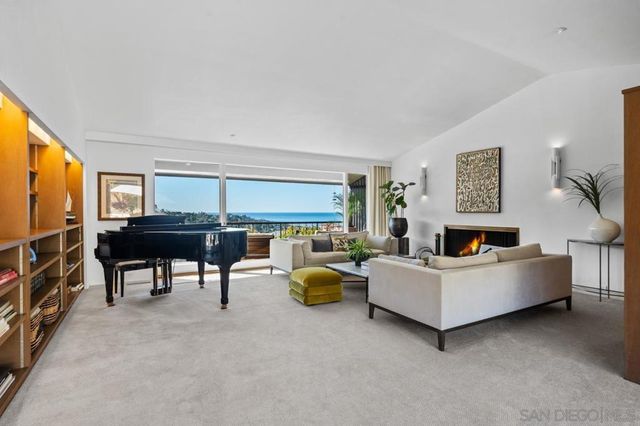 7846 Esterel Dr, La Jolla, CA 92037