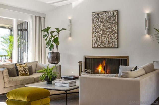 7846 Esterel Dr, La Jolla, CA 92037