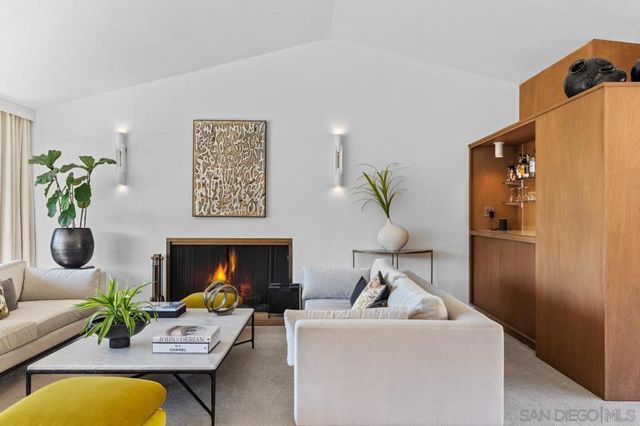 7846 Esterel Dr, La Jolla, CA 92037