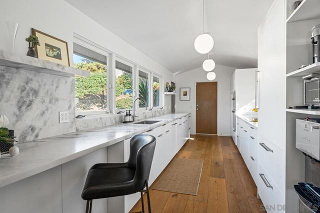 7846 Esterel Dr, La Jolla, CA 92037