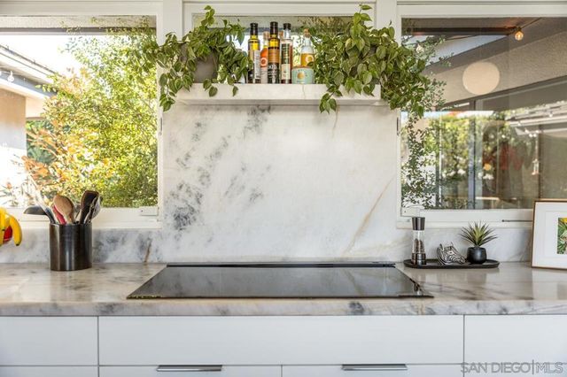 7846 Esterel Dr, La Jolla, CA 92037