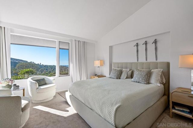 7846 Esterel Dr, La Jolla, CA 92037