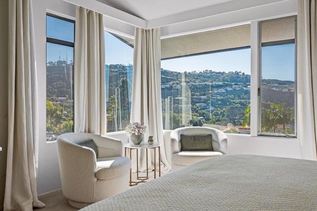 7846 Esterel Dr, La Jolla, CA 92037