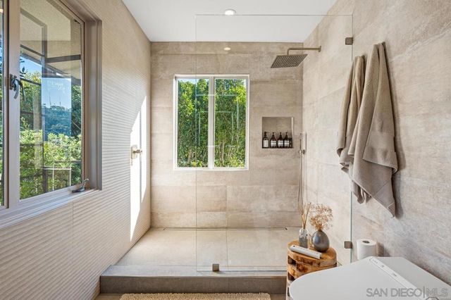 7846 Esterel Dr, La Jolla, CA 92037