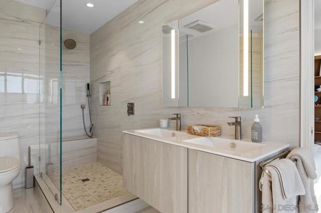 7846 Esterel Dr, La Jolla, CA 92037