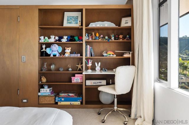 7846 Esterel Dr, La Jolla, CA 92037